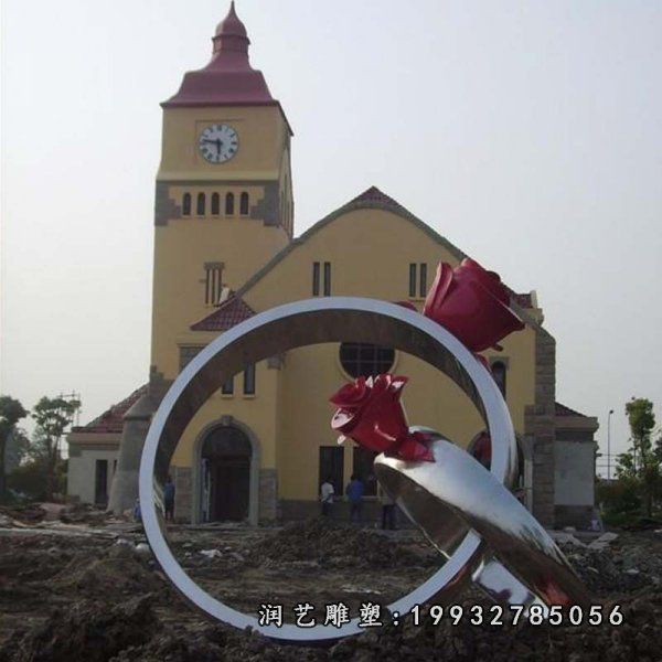 道路旁不锈钢戒指景观雕塑