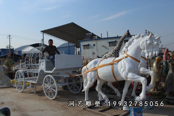 饭店玻璃钢马车景观雕塑 